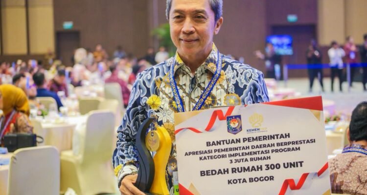 Wali Kota Bogor, Dedie A Rachim saat menerima 3 juta rumah dari kementrian PKP, Foto/Diskominfo Kota Bogor