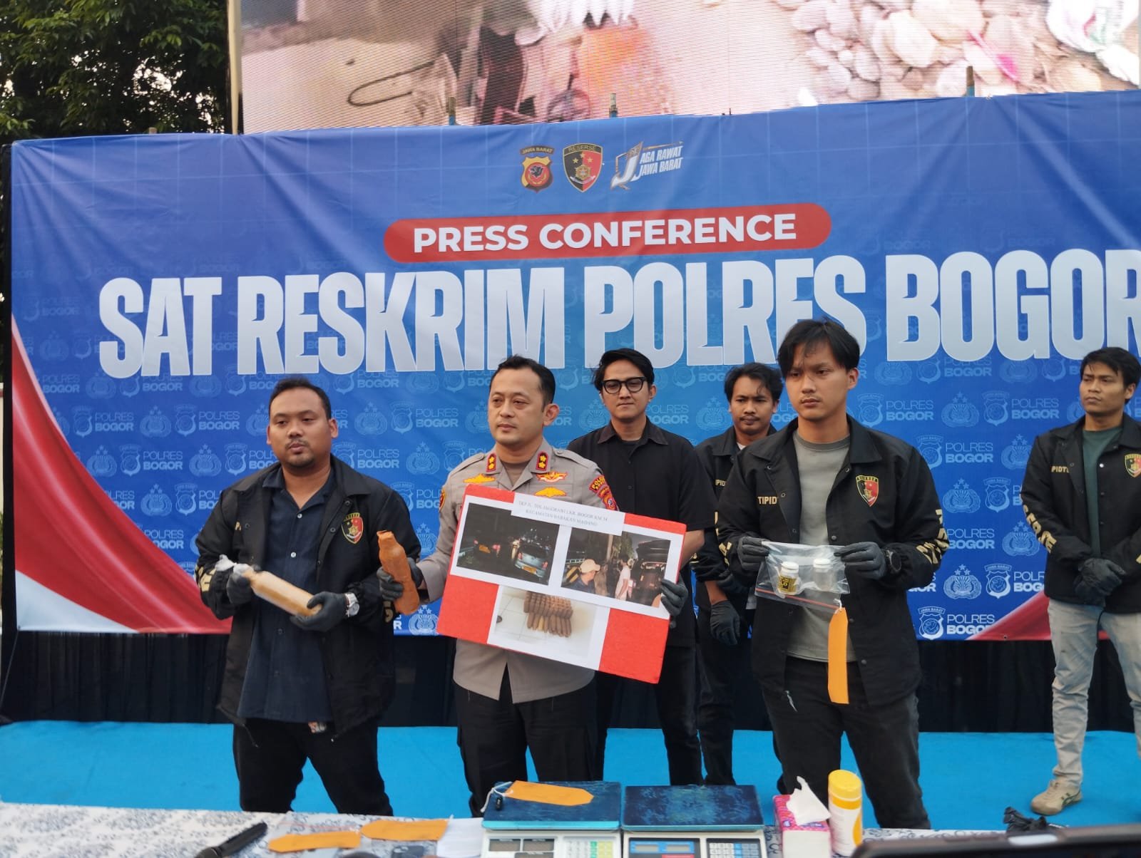 Polres Bogor mengungkap peredaran ilegal hampir 1 ton merkuri, Foto/iSITIMEWA