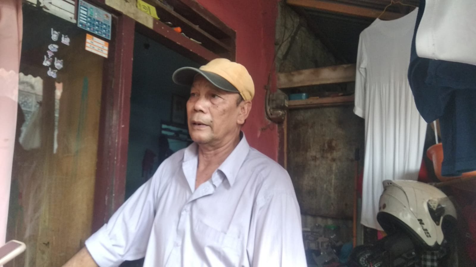 Ayah Gery, Dadi Suryadi korban keluarga korban Kapal Virgo Transport 8 yang dilaporkan hilang kontak di perairan Laut Jawa, Foto/Maya Melina