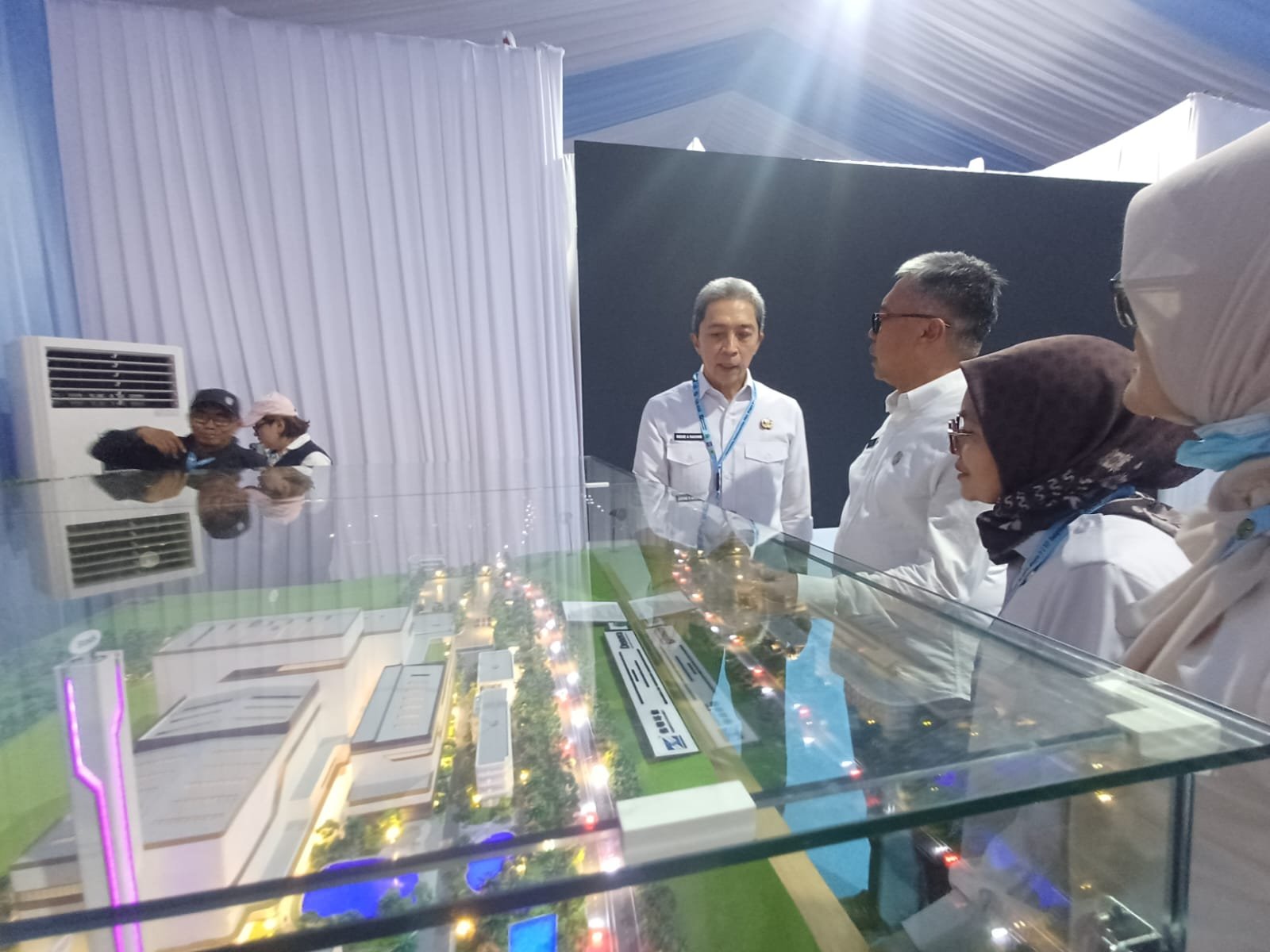 Wali Kota Bogor saat meninjau pembangunan PSEL Bogor Raya 1 di Galuga Bogor, Foto/Maya Melina Wali Kota Bogor saat meninjau pembangunan PSEL Bogor Raya 1 di Galuga Bogor, Foto/Maya Melina