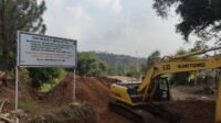 Salah satu buldozer dilahan warga yang duf=duga milik Sentul City, Foto/Istimewa
