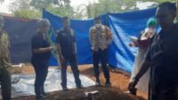 Polisi tengah melakukan olah TKP terkait dugaan pembunuhan anak terhadap ayahnya di Gunung Sindur Bogor, Foto/Isitmewa