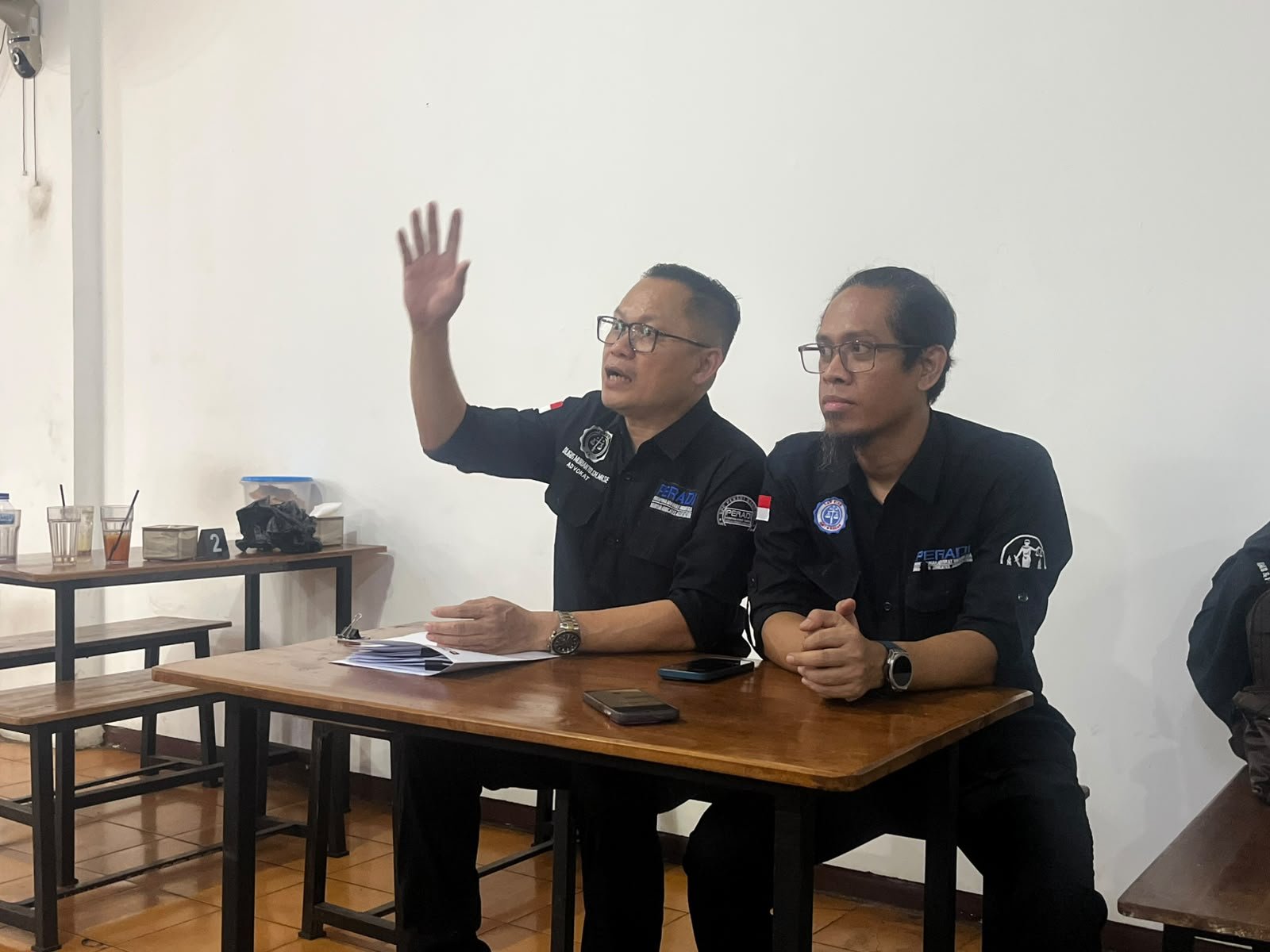Kuasa hukum pihak Pepen Firdaus (PF), Dr. Agus Wurianto, saat memberikan keterangan, Foto/Adi Wirman Kuasa hukum pihak Pepen Firdaus (PF), Dr. Agus Wurianto, saat memberikan keterangan, Foto/Adi Wirman