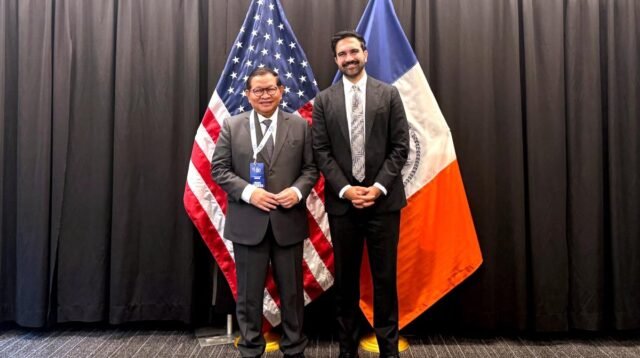 Foto bersama Gubernur DKI Jakarta Pramono Anung bertemu Wali Kota New York Zohran Kwame Mamdani di Civic Hall, New York, Foto/Pepmprov DKI Jakarta