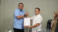 Bupati Bogor Rudy Susmanto menerima bukti hak atas tanah milik Pemerintah Kabupaten Bogor yang berasal dari kewajiban penyerahan Prasarana, Sarana, dan Utilitas Umum (PSU) dari pengembang PT Sentul City Tbk, Foto/Diskominfo Kabupaten Bogor Bupati Bogor Rudy Susmanto menerima bukti hak atas tanah milik Pemerintah Kabupaten Bogor yang berasal dari kewajiban penyerahan Prasarana, Sarana, dan Utilitas Umum (PSU) dari pengembang PT Sentul City Tbk, Foto/Diskominfo Kabupaten Bogor