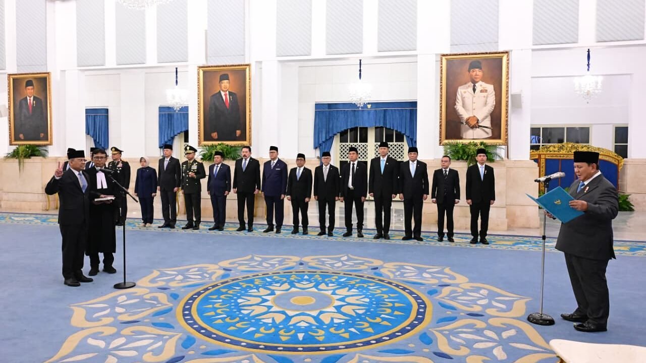 Presiden Prabowo Subianto melantik Suahasil Nazara sebagai Menteri Keuangan Kabinet Merah Putih di Istana Negara, Jakarta, pada Senin, 14 September 2026. Foto: BPMI Setpres