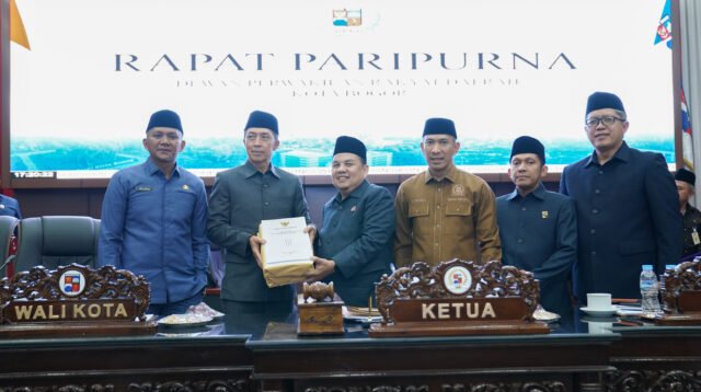 Foto bersama Pemerintah Kota dan DPRD Kota Bogor saat PAripurna, Foto/Diskominfo Kota Bogor