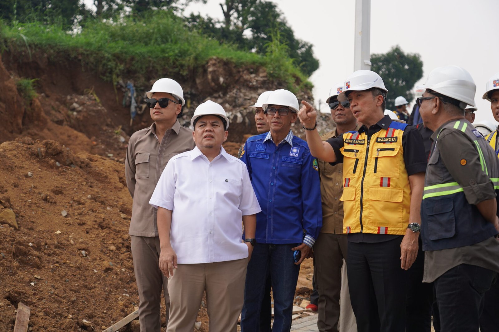 Ketua DPRD dan bersama Pemerintah Kota Bogor meninjau Trasu Baru Batutulis, Foto/Setwan DPRD KOta Bogor Ketua DPRD dan bersama Pemerintah Kota Bogor meninjau Trasu Baru Batutulis, Foto/Setwan DPRD KOta Bogor