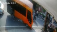 Detik-detik mobil microbus elf terjun ke sungai di Ciawi Bogor, Foto/Istimewa