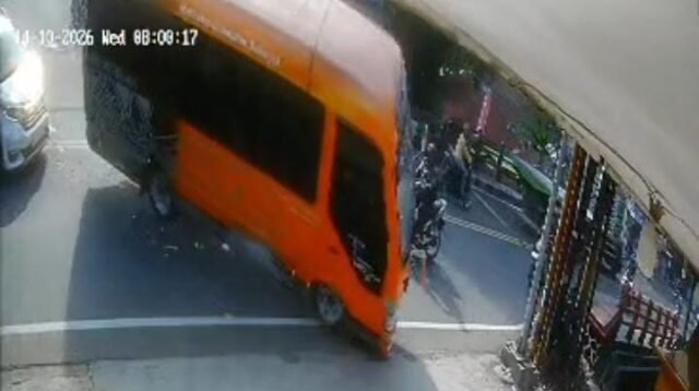 Detik-detik mobil microbus elf terjun ke sungai di Ciawi Bogor, Foto/Istimewa