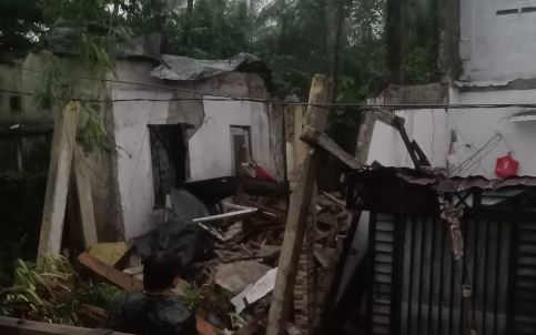 Kondisi rumah ambruk di Tajur Halang Bogor, Foto/Isitimewa Kondisi rumah ambruk di Tajur Halang Bogor, Foto/Isitimewa