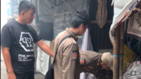 Polsek Ciomas bersama unsur Muspika Kecamatan Ciomas menggerebek sebuah lapak rongsok yang diduga menjadi tempat peredaran obat keras tertentu (OKT) di kawasan Pasar Laladon, Foto/Isitmewa