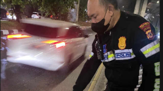 Anggota Satlantas Polresta Bogor Kota sedang ,melakukan olah TKP Pemotor tabrak pejalan kaki di Jalan Sholeh Iskandar, Foto/Istimewa