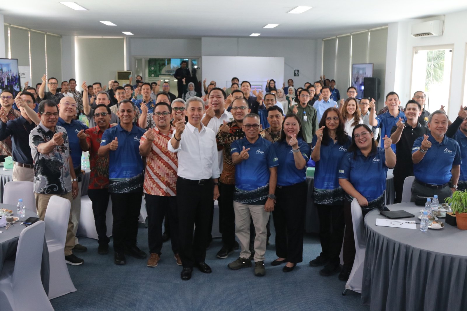 Foto bersama Wali Kota Bogor, Dedie A Rachim bersama PT Asa Jaya Mandiri (AJM), anak usaha dari APCO Group yang berbasis di Bogo, Foto/Istimewa Foto bersama Wali Kota Bogor, Dedie A Rachim bersama PT Asa Jaya Mandiri (AJM), anak usaha dari APCO Group yang berbasis di Bogo, Foto/Istimewa