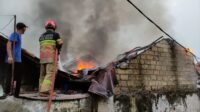 Tim Rescue Damkar Kota Bogor saat mengevakuasi kejadian rumah terbakar, Foto/Damkar Kota Bogor