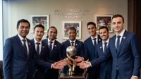 Dimitar Berbatov dan Pedro Rodríguez Lede bersama lgenda Sepak Bola Asean Tenggara, Foto/Isitmewa