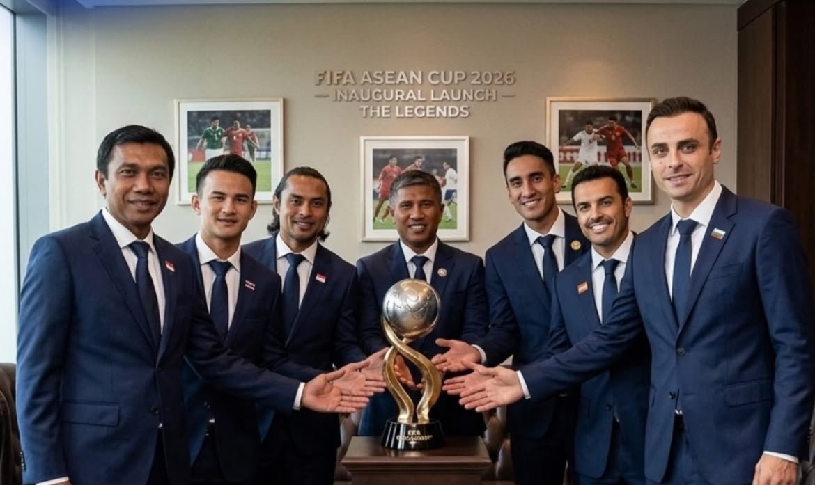 Dimitar Berbatov dan Pedro Rodríguez Lede bersama lgenda Sepak Bola Asean Tenggara, Foto/Isitmewa Dimitar Berbatov dan Pedro Rodríguez Lede bersama lgenda Sepak Bola Asean Tenggara, Foto/Isitmewa