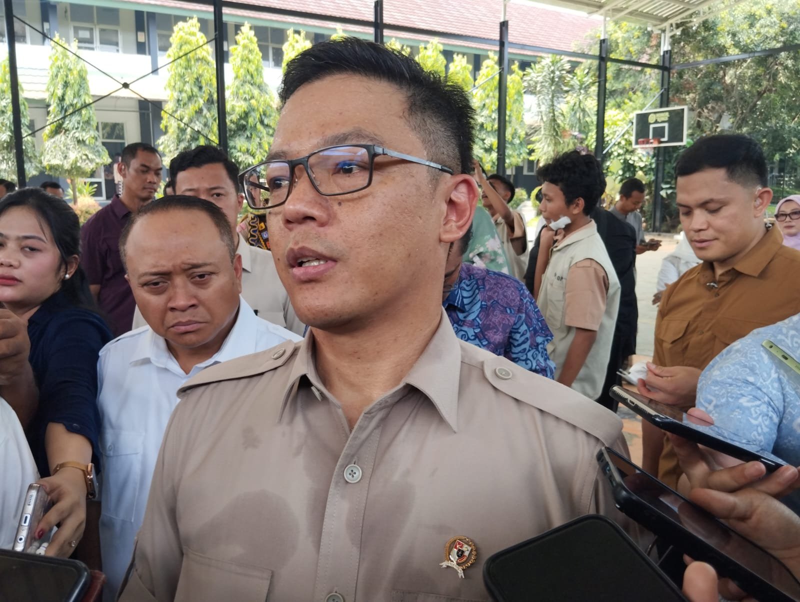 Menteri Koordinator Bidang Pembangunan Manusia dan Kebudayaan (Menko PMK) Sugiono, Foto/Rama Menteri Koordinator Bidang Pembangunan Manusia dan Kebudayaan (Menko PMK) Sugiono, Foto/Rama