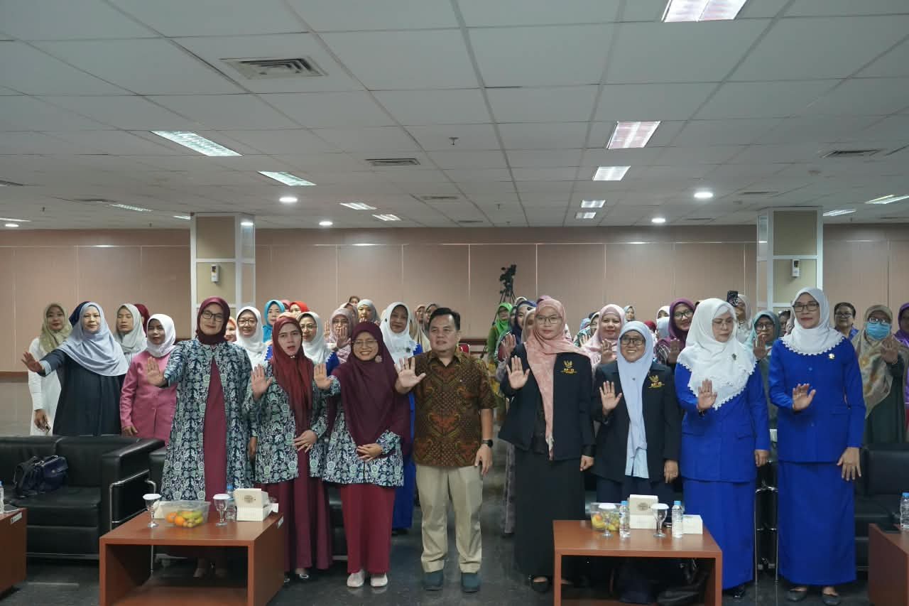 Foto bersama, Ikatan Istri Anggota Dewan (IKIAD) Kota Bogor dan Komisi Perlindungan Anak Indonesia Daerah (KPAID) Kota Bogor, Foto/Setwan DPRD Kota Bogor Foto bersama, Ikatan Istri Anggota Dewan (IKIAD) Kota Bogor dan Komisi Perlindungan Anak Indonesia Daerah (KPAID) Kota Bogor, Foto/Setwan DPRD Kota Bogor