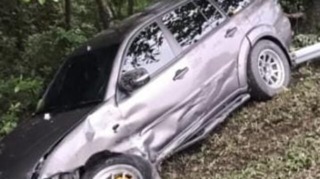 Kondisi mobil Pajero Sport Tabrak Guardrail di Tol Jagorawi Km 29.600, Foto/Isitmewa