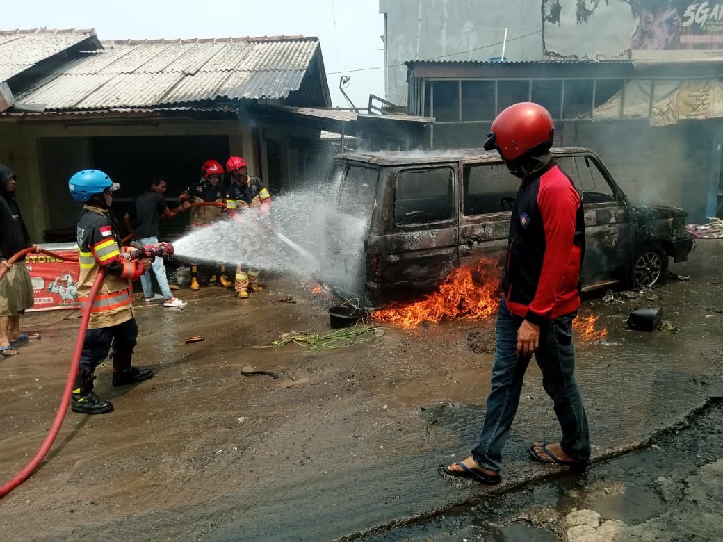 Kondisi mobil terbakar di Bogor Selatan, Kota Bogor. Foto/Isitmewa Kondisi mobil terbakar di Bogor Selatan, Kota Bogor. Foto/Isitmewa