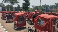 residen Prabowo Subianto menyalurkan 130 unit becak listrik untuk pengayuh becak di Bogor melalui GSN, Foto/Rama