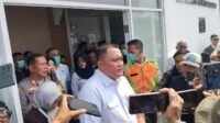 Bupati Bogor, Rudy Susmanto saat menjengung korban keracuanan MBG di RSPG, Foto/Rama