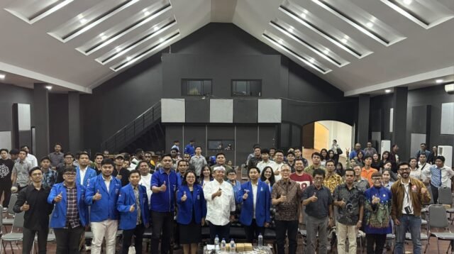 Foto Bersama Sekda Jabar bersama Dewan Pimpinan Daerah Gerakan Angkatan Muda Kristen Indonesia (DPD GAMKI) Jawa Barat, Foto/Isitmewa