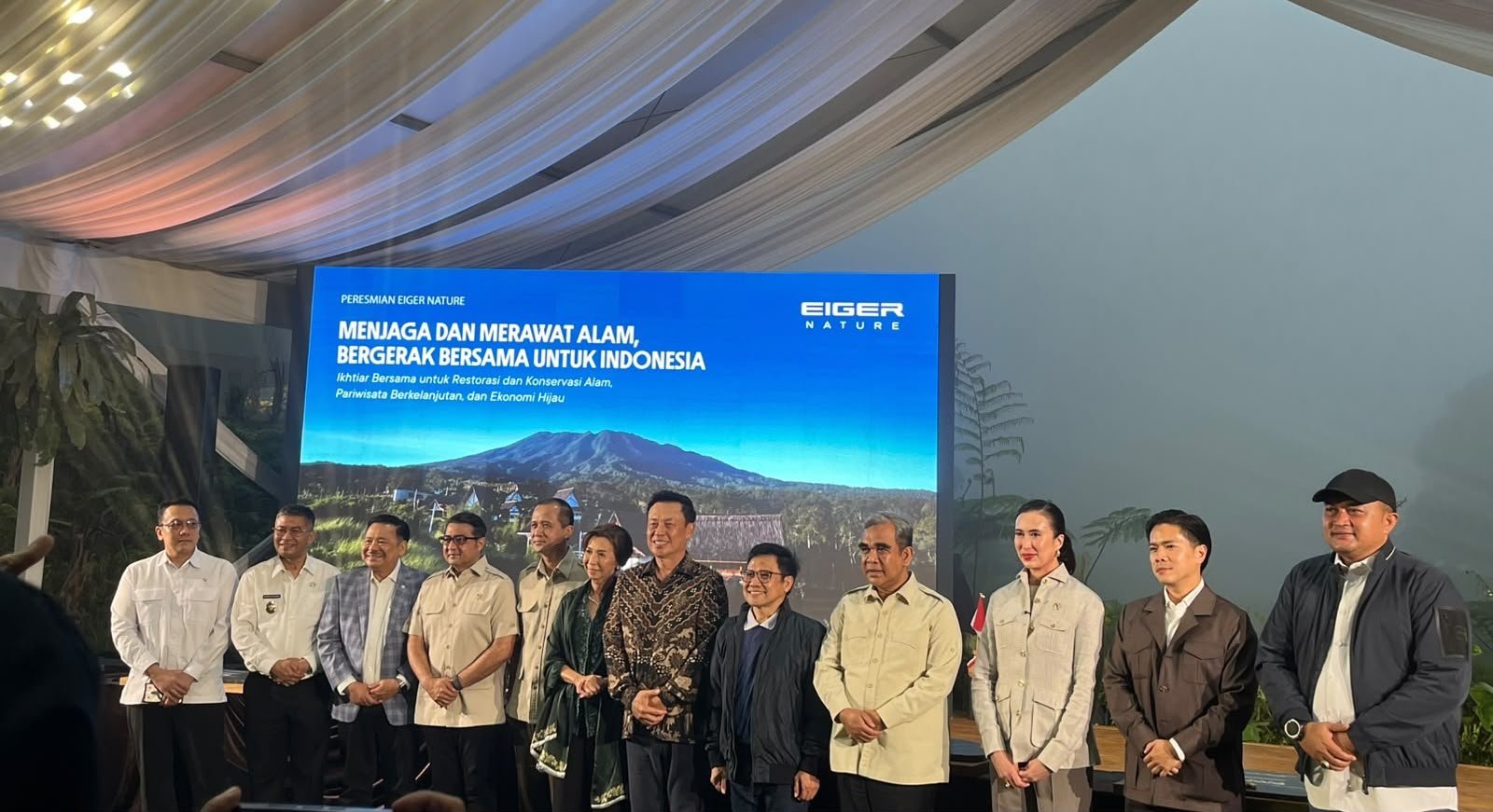 Sejumlah menteri dn Pejabat turut hadir di peresiman wisata alam yang baru diresmikan oleh Eiger NAture, Foto/Adi Witman