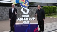 Presiden FIFA Gianni Infantino telah tiba di Indonesia. Gianni tiba di Bandara Halim Perdanakusuma, Jakarta, Minggu (4/10) sore dan disambut langsung oleh Ketua Umum PSSI Erick Thohir.(foto:Herry/kemenpora.go.id)